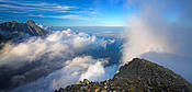 Chmury nad Doliną Staroleśną, po prawej widoczne widmo Brockenu - Tatry Słowackie