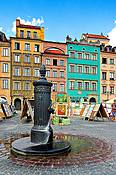 Warszawa - zabytkowa pompa na Rynku Starego Miasta