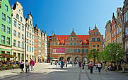 Gdańsk - ulica Długa, w tle Zielona Brama