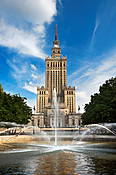 Warszawa - fontanna przed Pałacem Kultury i Nauki