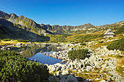Mały staw i strażnicówka w Dolinie Pięciu Stawów Polskich  - Tatry Polskie