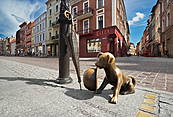 Toruń - rzeźba psa Filusia