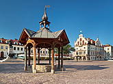 Rzeszów - zabytkowa studnia na Rynku