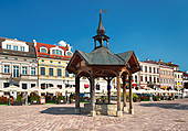 Rzeszów - zabytkowa studnia na Rynku