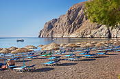Grecja - wyspa Santorini, plaża w Kamari