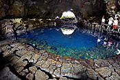 Lanzarote - wulkaniczna jaskinia w Jameos del Aqua