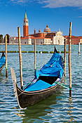 Wenecja - gondola na przystani