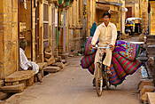 Indie - ulice starego miasta Jaisalmer.