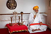 Indie -  hindus palący fajkę, Jodhpur.
