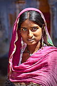 Indie - kobieta na targu w Pushkar.