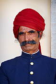 Indie - Jaipur, strażnik Pałacu Amber.