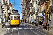 Portugalia - Lizbona, słynny tramwaj linii 28  