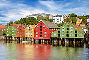 Norwegia - zabytkowe domy w Trondheim
