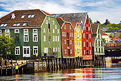 Norwegia - zabytkowe domy w Trondheim