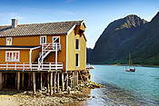 Norwegia - drewniane zabytkowe domy w Mosjoen