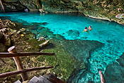 Cenote (studnia krasowa) "Dos Ojos", Yucatan, Meksyk