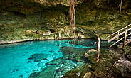 Cenote (studnia krasowa) "Dos Ojos", Yucatan, Meksyk