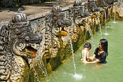 Gorące źródła Air Panas Banjar, Bali, Indonezja