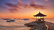Plaża w Sanur o wschodzie słońca, Bali, Indonezja