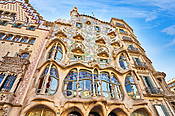 Kamienica "Casa Batllo" zaprojektowana przez Antonio Gaudiego, Barcelona, Hiszpania