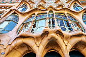 Kamienica "Casa Batllo" zaprojektowana przez Antonio Gaudiego, Barcelona, Hiszpania