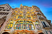Kamienica "Casa Batllo" zaprojektowana przez Antonio Gaudiego, Barcelona, Hiszpania